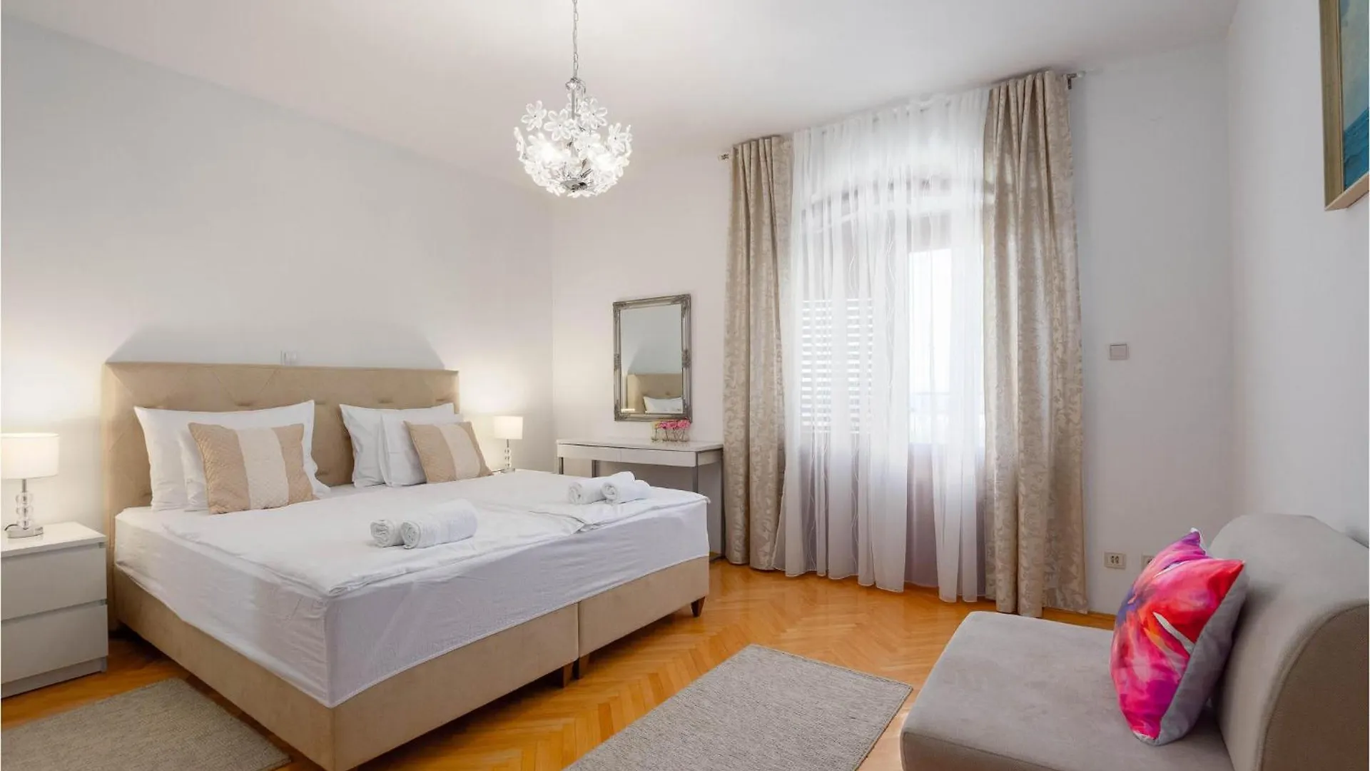 Cozy Apartment In Split With Kitchen