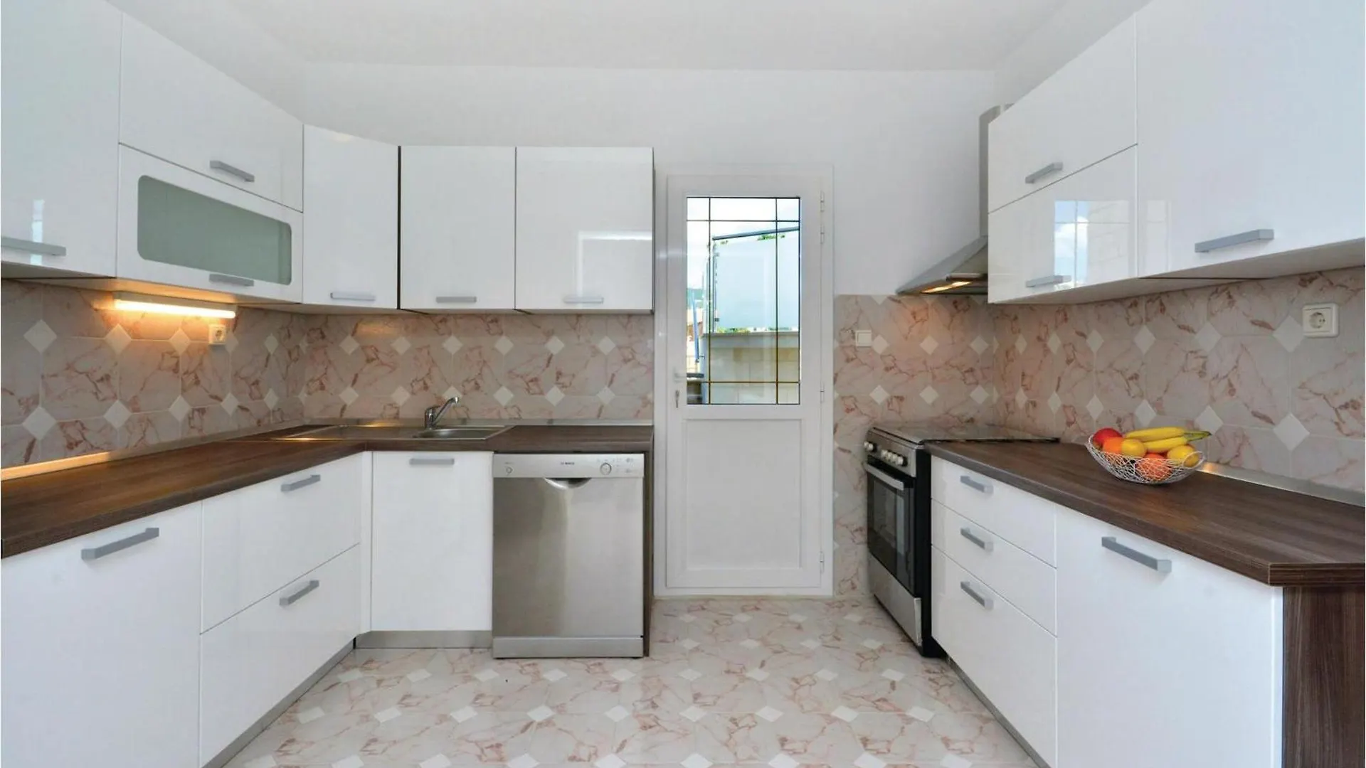 Cozy Apartment In Split With Kitchen Croatia