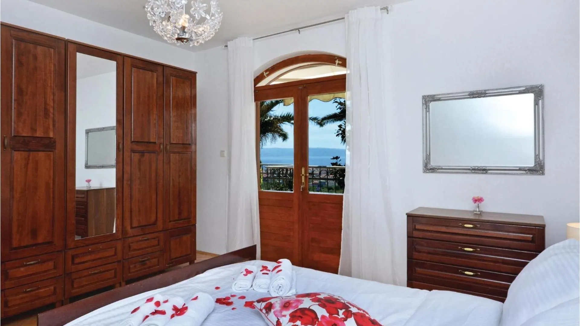 Cozy Apartment In Split With Kitchen